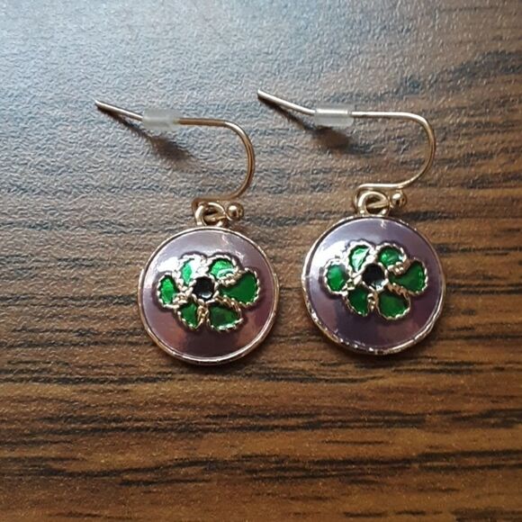 BEAUTIFUL GOLDTONE GREEN FLOWER W/ PURPLE ENAMEL ROUND FASHION EARRINGS - Picture 1 of 2